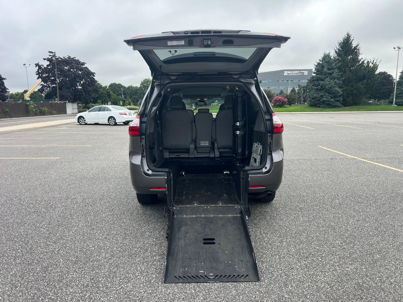Toyota Sienna Limited Premium 7-Passenger 2019