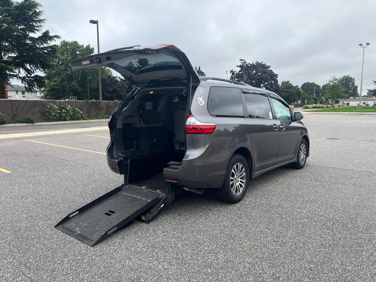 Toyota Sienna Limited Premium 7-Passenger 2019