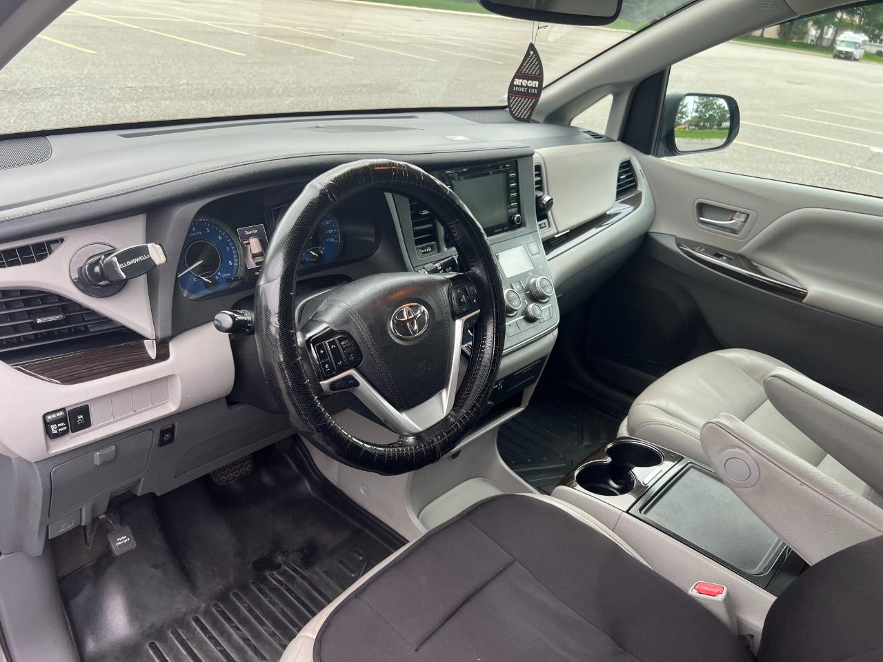 Toyota Sienna Limited Premium 7-Passenger 2019