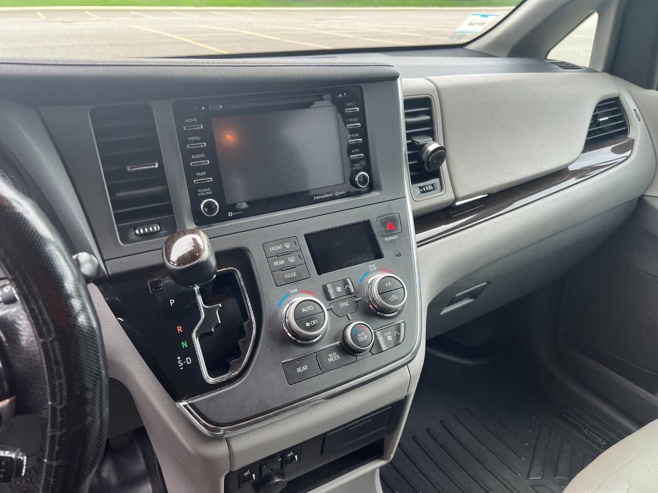 Toyota Sienna Limited Premium 7-Passenger 2019
