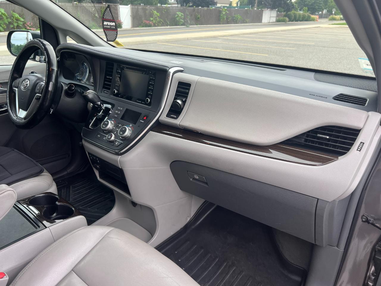 Toyota Sienna Limited Premium 7-Passenger 2019