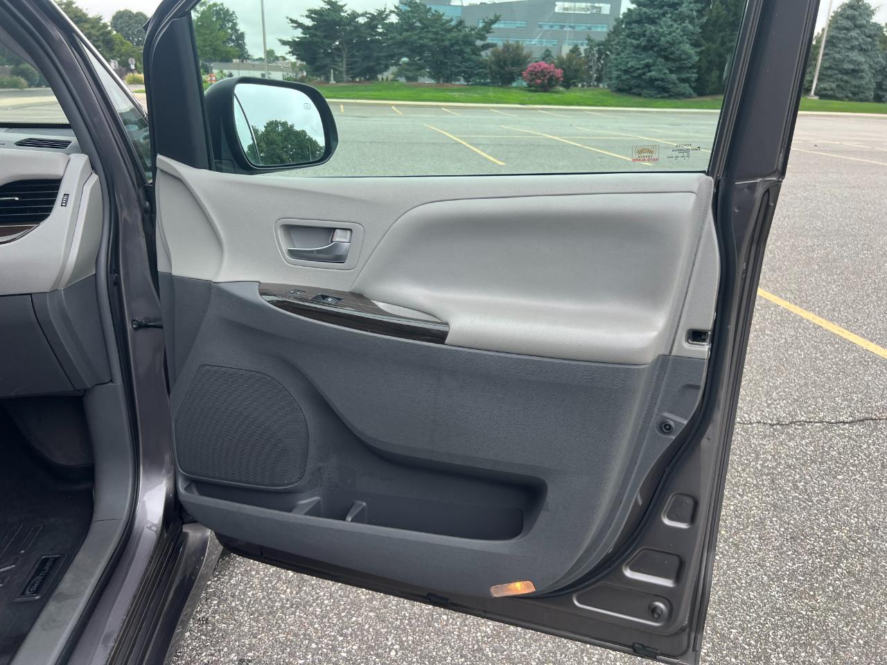 Toyota Sienna Limited Premium 7-Passenger 2019