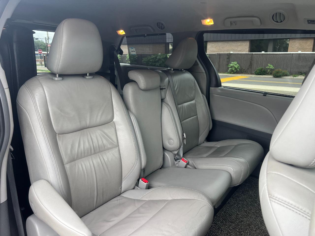 Toyota Sienna Limited Premium 7-Passenger 2019