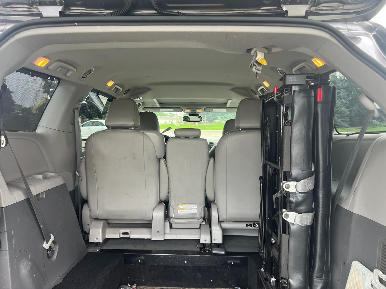 Toyota Sienna Limited Premium 7-Passenger 2019