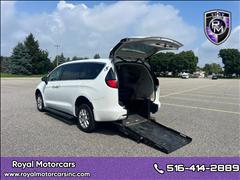 2022 Chrysler Voyager 