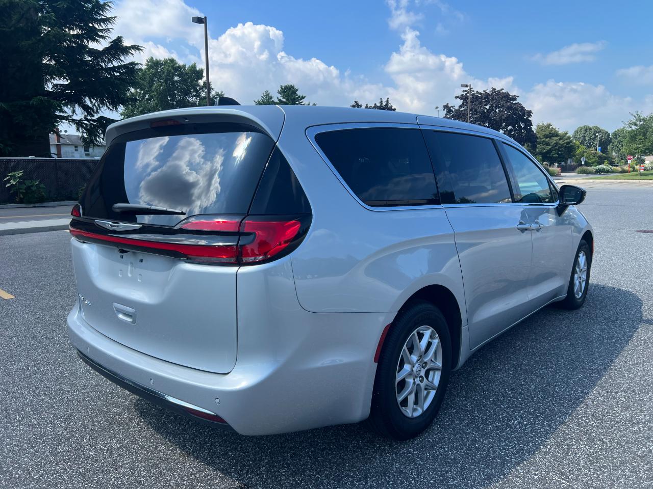 Chrysler Pacifica Select 2026