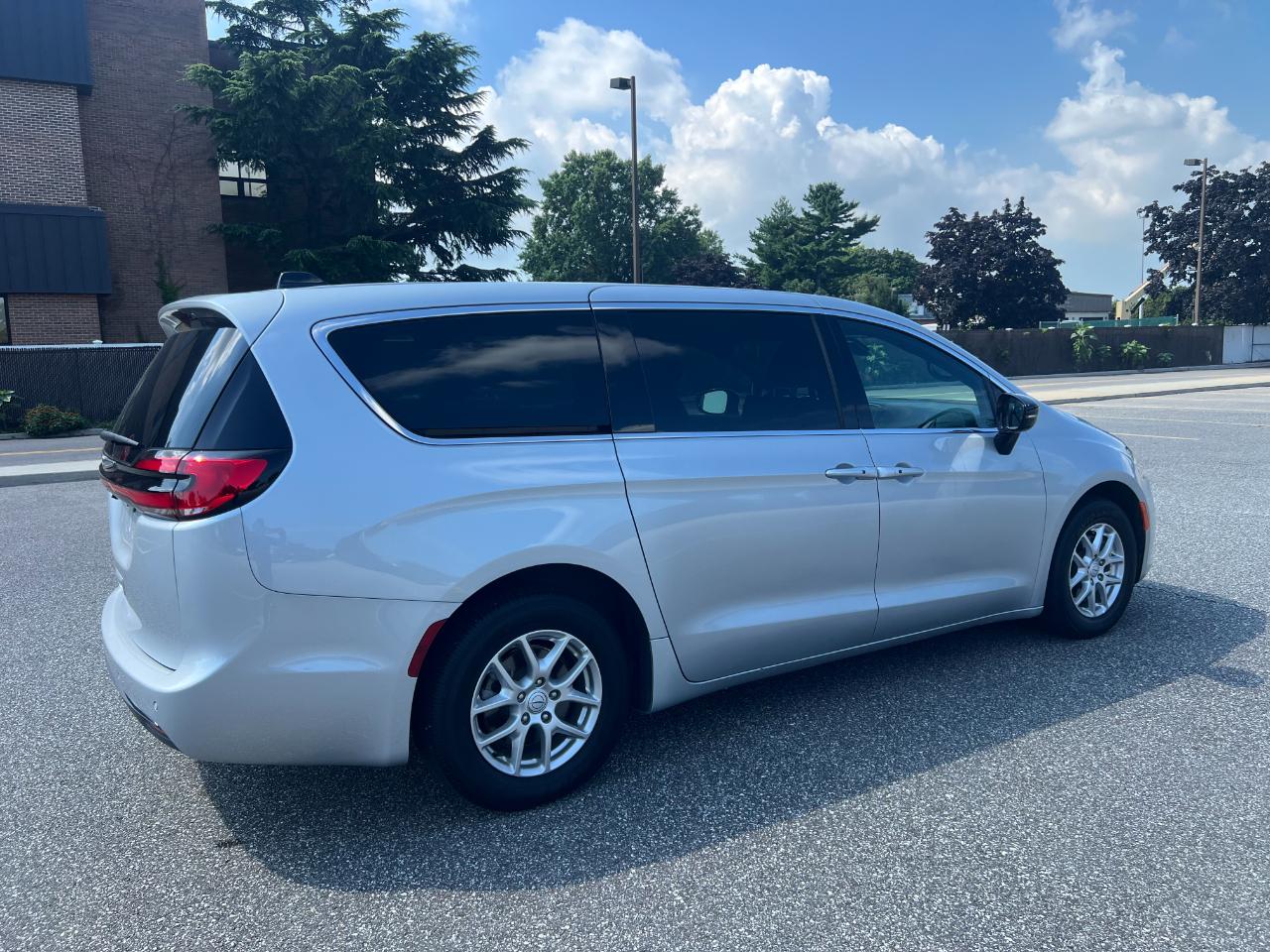Chrysler Pacifica Select 2026