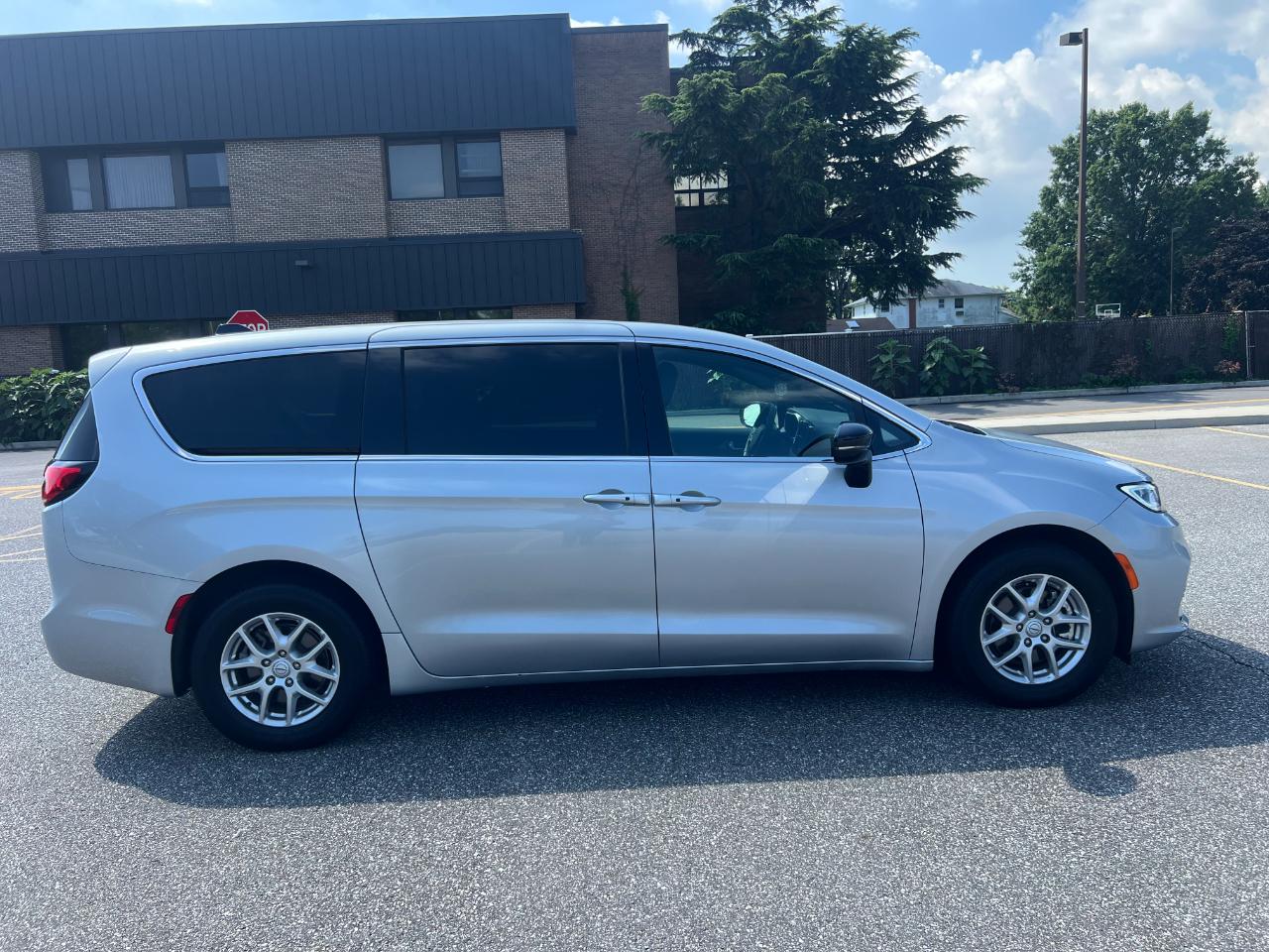 Chrysler Pacifica Select 2026