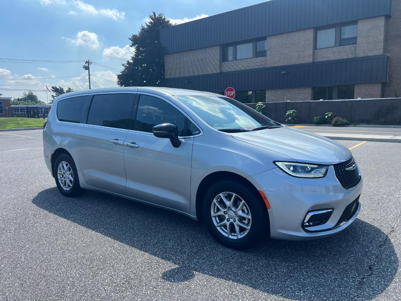 Chrysler Pacifica Select 2026