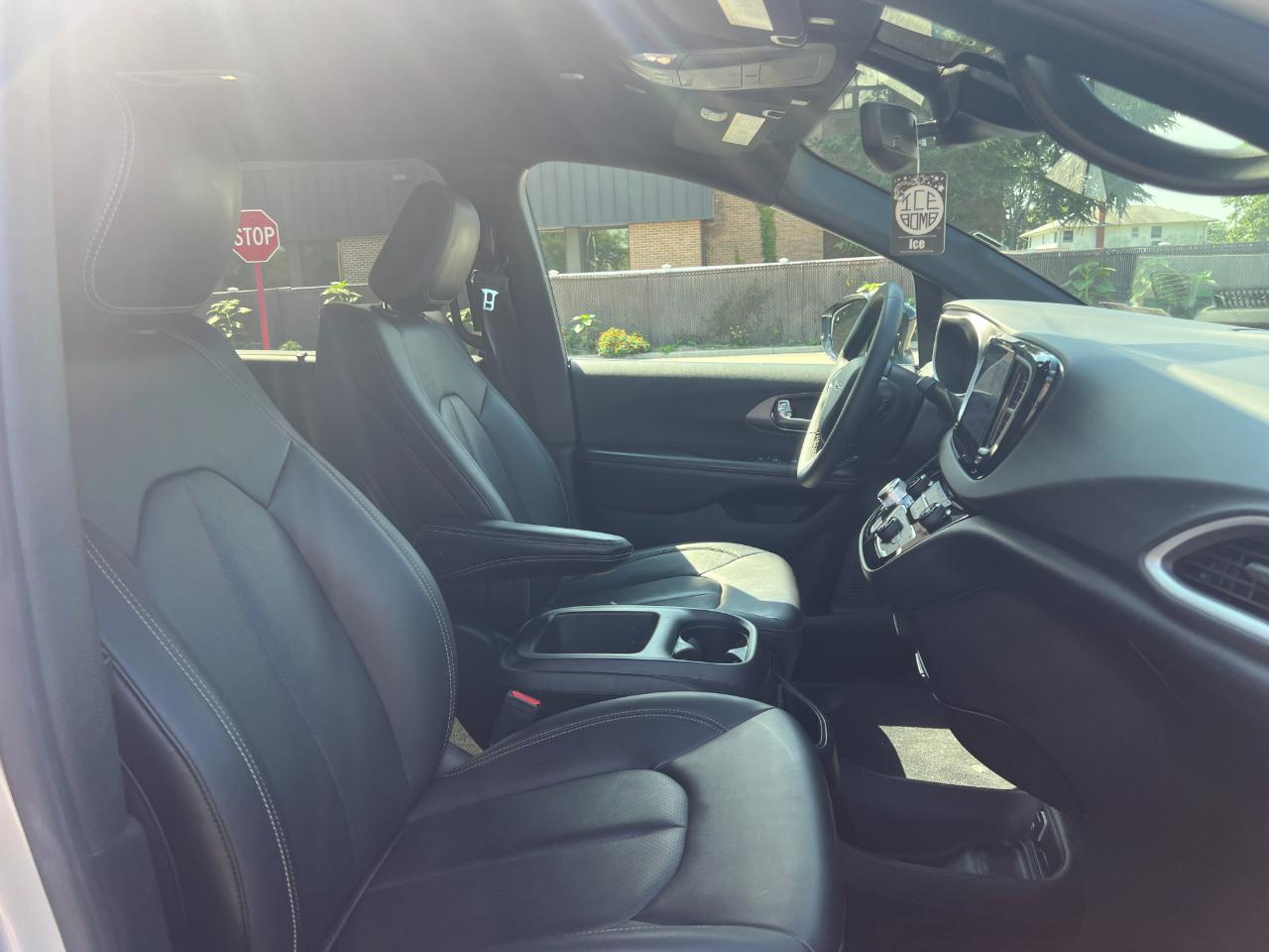 Chrysler Pacifica Select 2026
