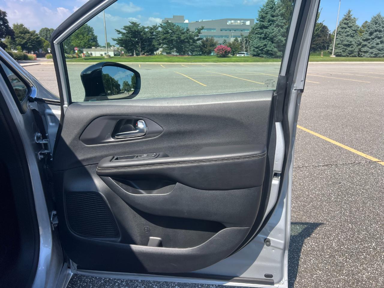 Chrysler Pacifica Select 2026