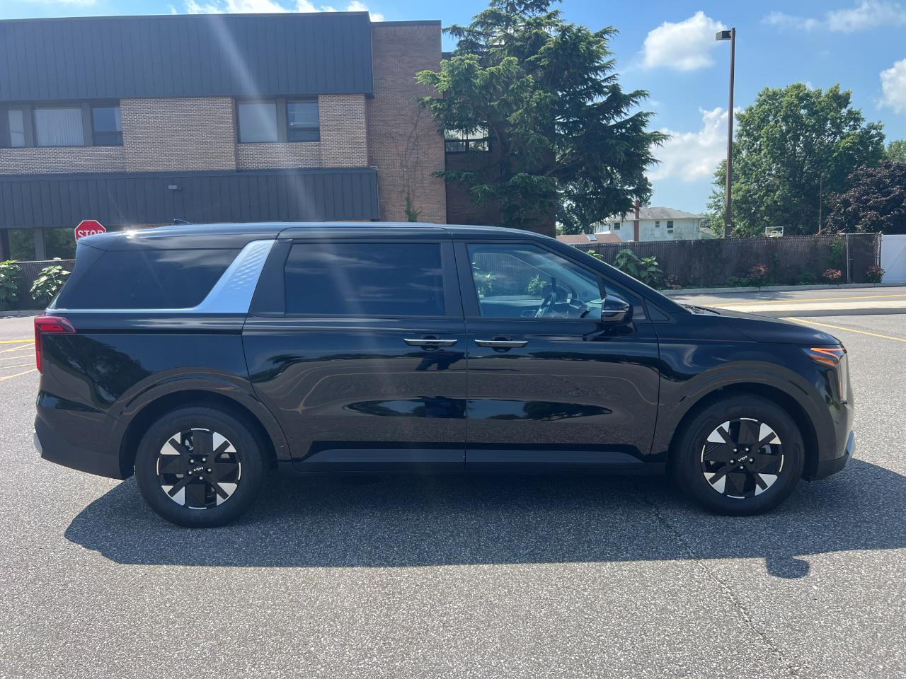 Kia Carnival Hybrid LXS 2026