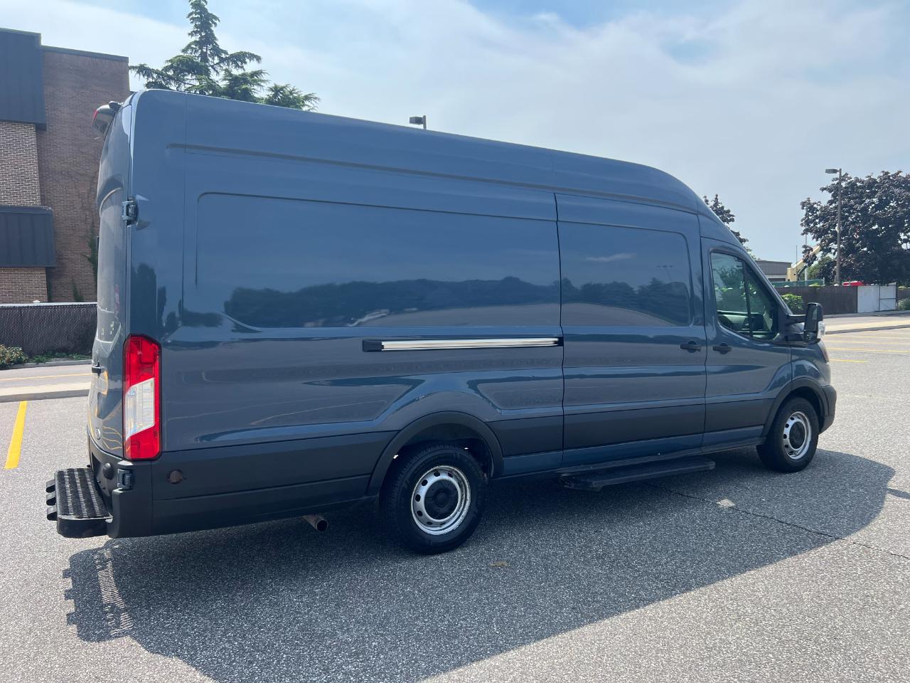 Ford Transit 250 Van High Roof w/Sliding Pass. 148-in. WB EL 2022