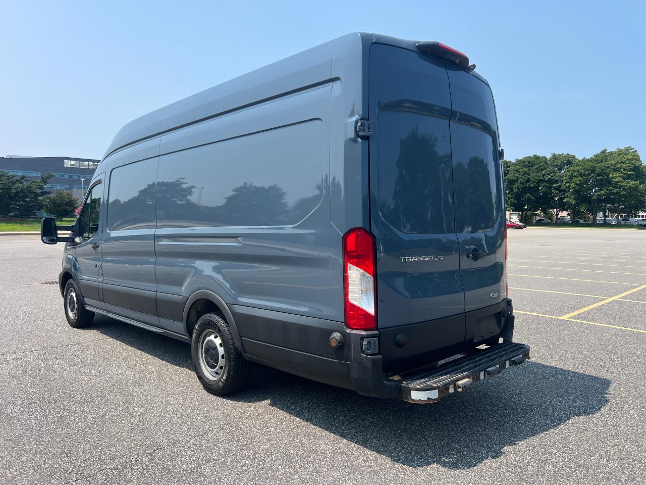 Ford Transit 250 Van High Roof w/Sliding Pass. 148-in. WB EL 2021