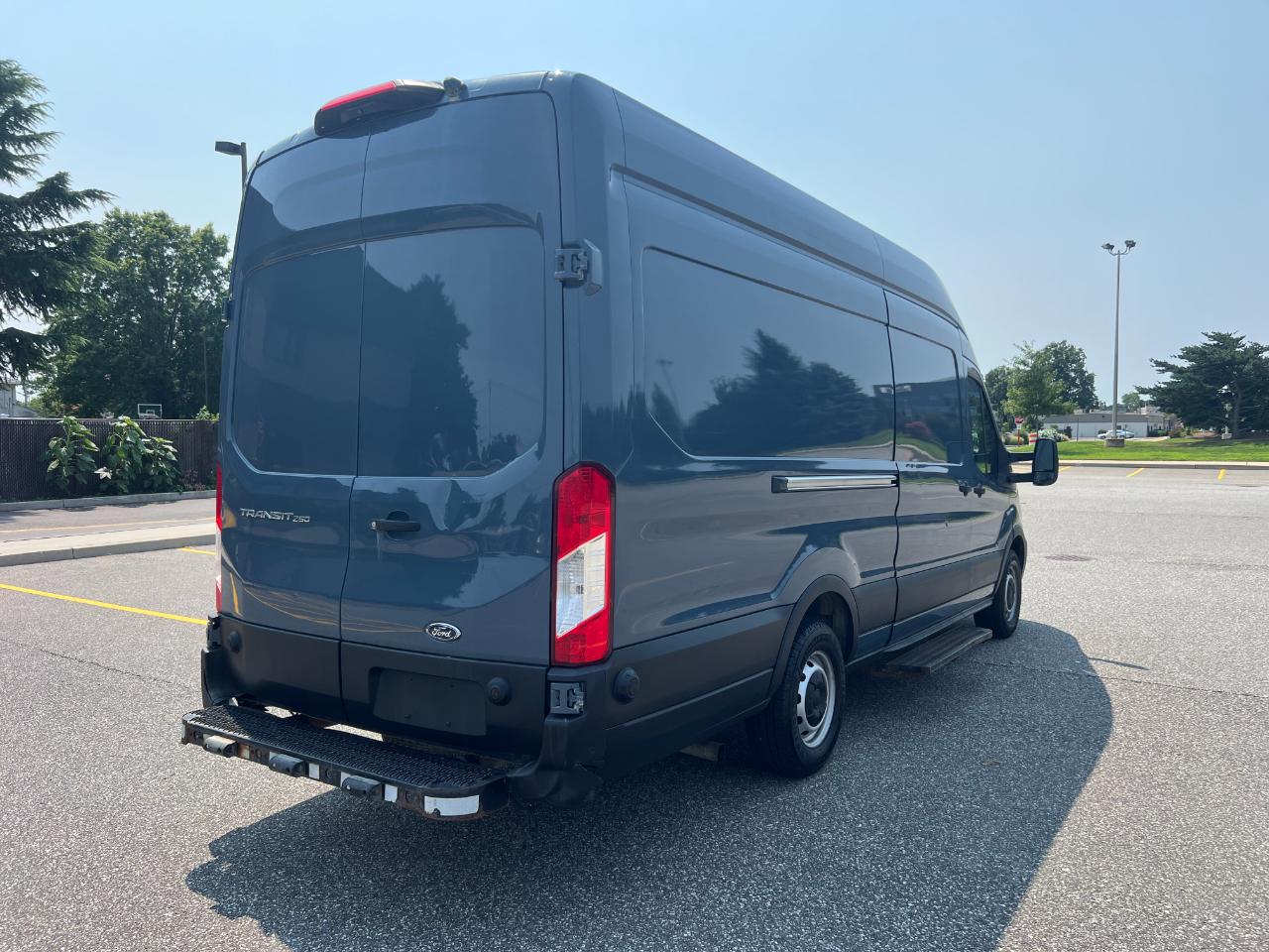 Ford Transit 250 Van High Roof w/Sliding Pass. 148-in. WB EL 2021