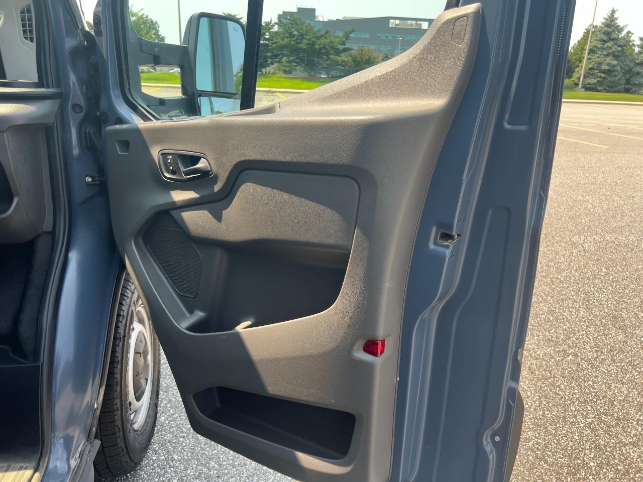 Ford Transit 250 Van High Roof w/Sliding Pass. 148-in. WB EL 2021