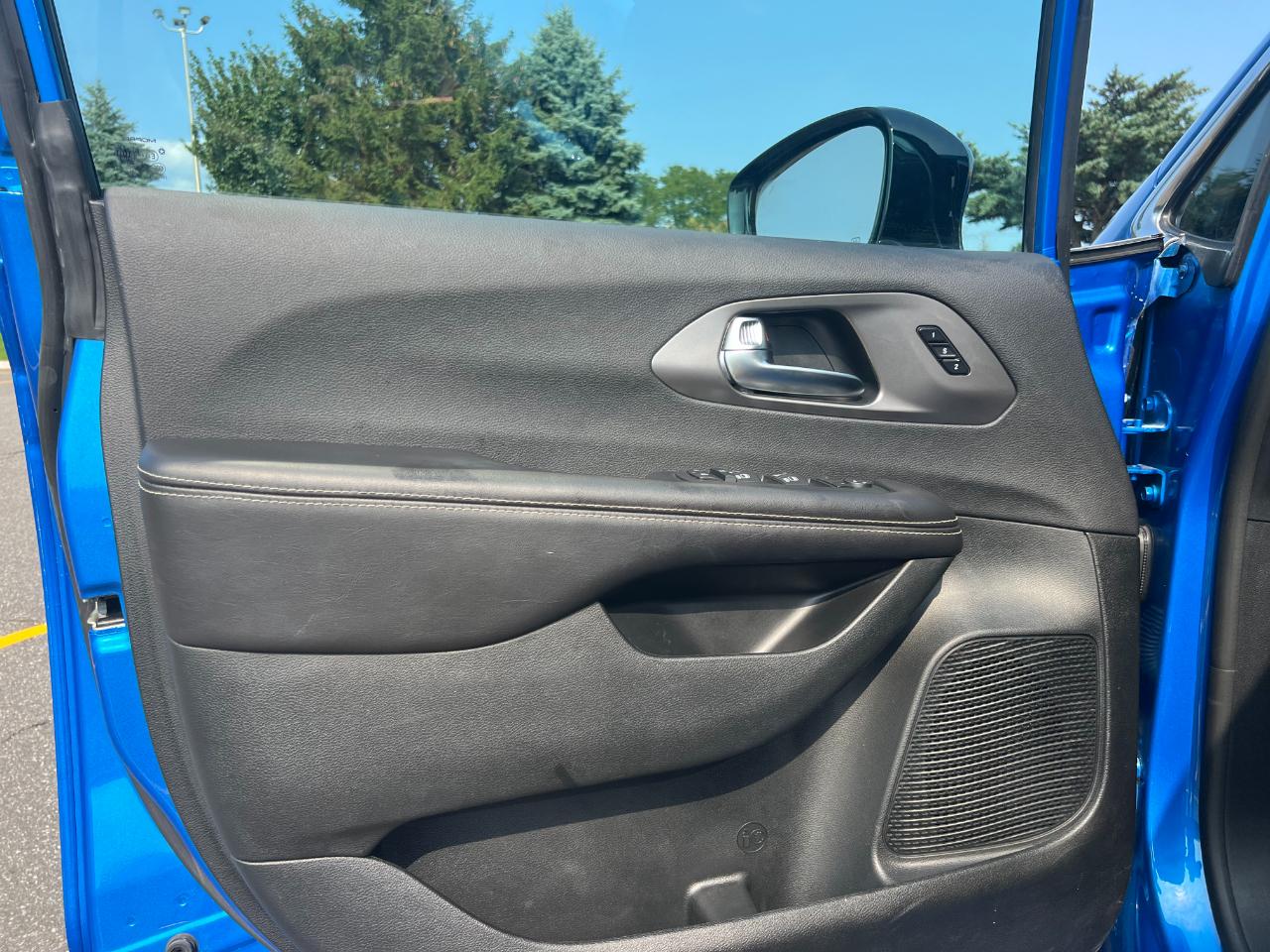 Chrysler Pacifica Select 2026