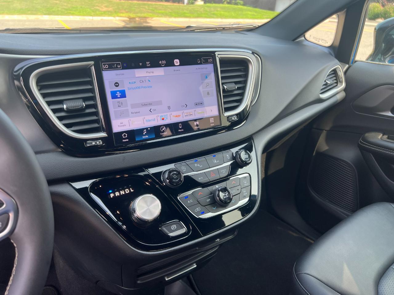Chrysler Pacifica Select 2026