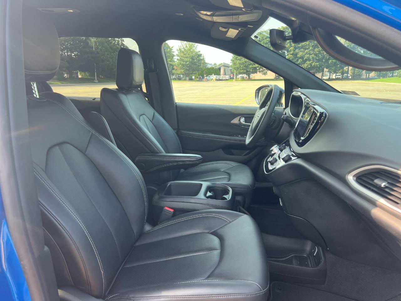 Chrysler Pacifica Select 2026