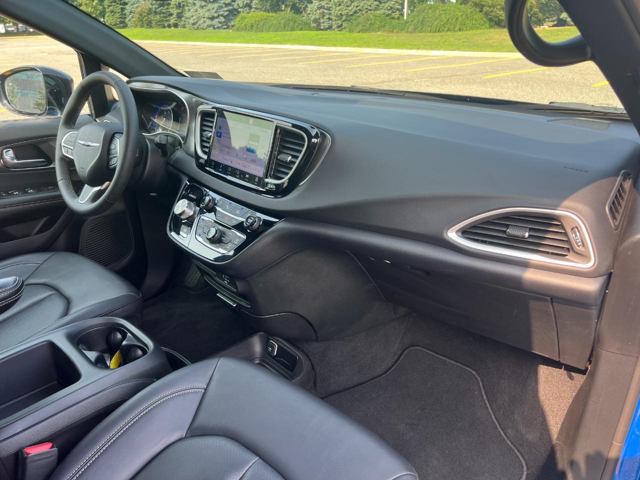 Chrysler Pacifica Select 2026