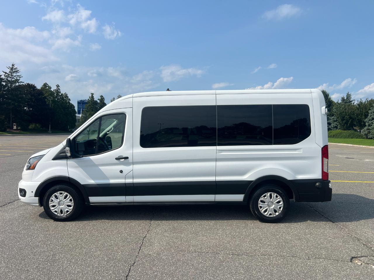 Ford Transit 350 Wagon Med. Roof XL w/Sliding Pass. 148-in. WB 2024