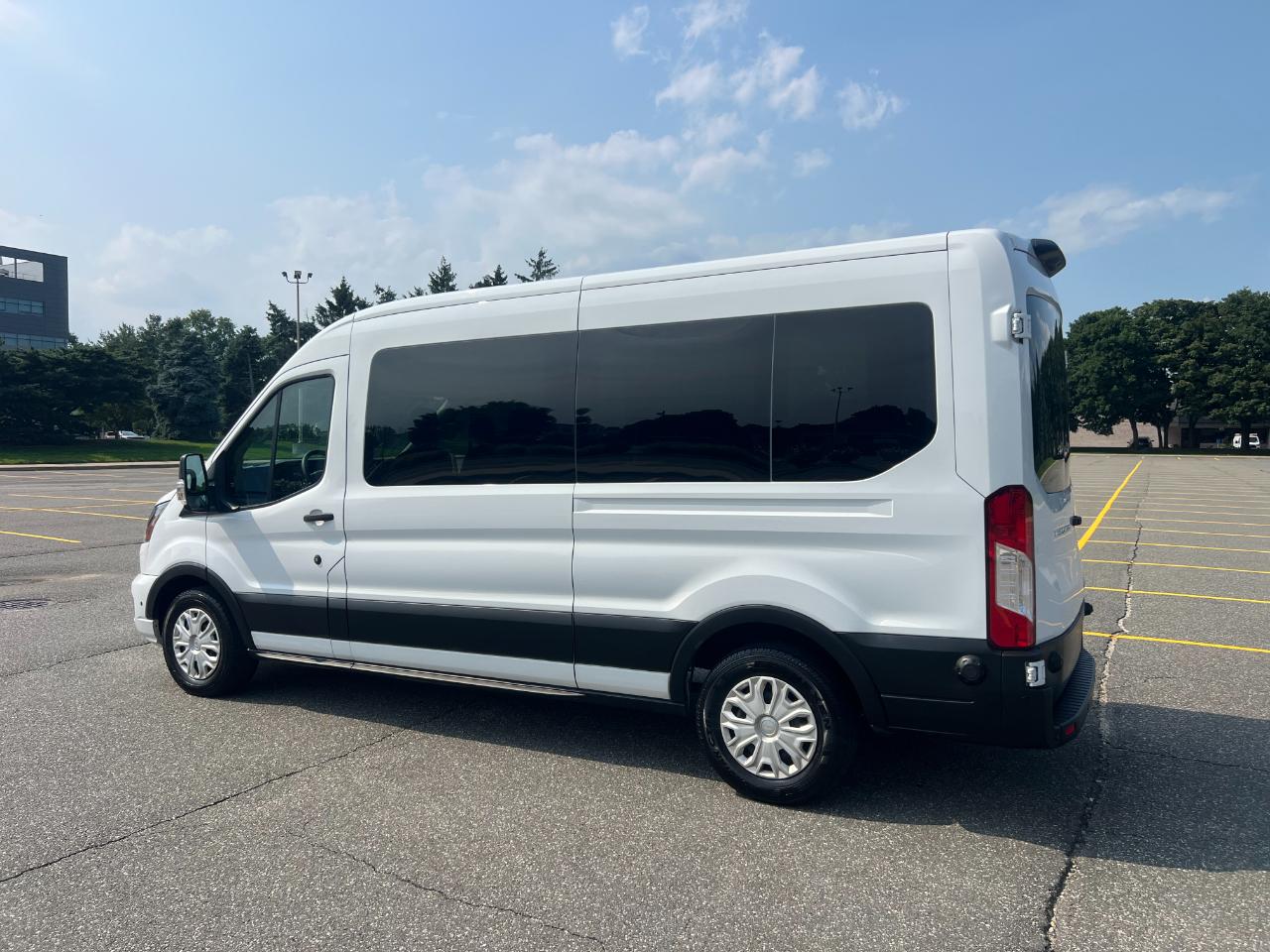 Ford Transit 350 Wagon Med. Roof XL w/Sliding Pass. 148-in. WB 2024