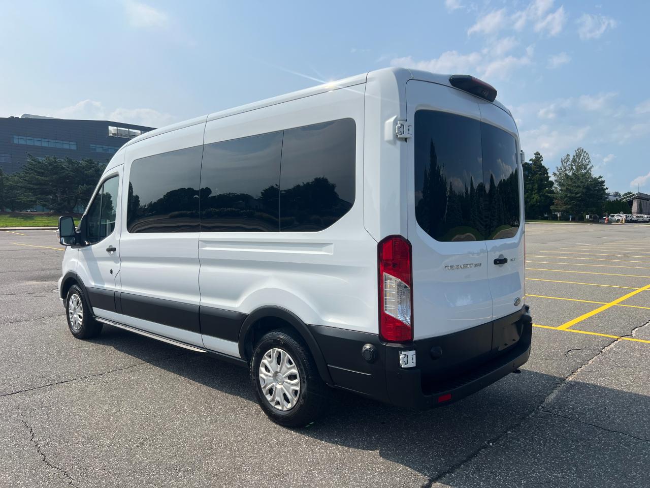 Ford Transit 350 Wagon Med. Roof XL w/Sliding Pass. 148-in. WB 2024
