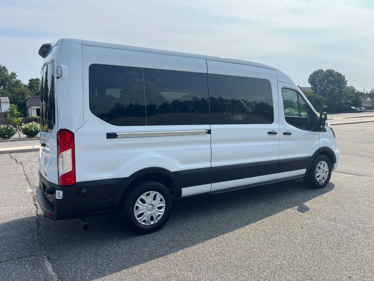 Ford Transit 350 Wagon Med. Roof XL w/Sliding Pass. 148-in. WB 2024