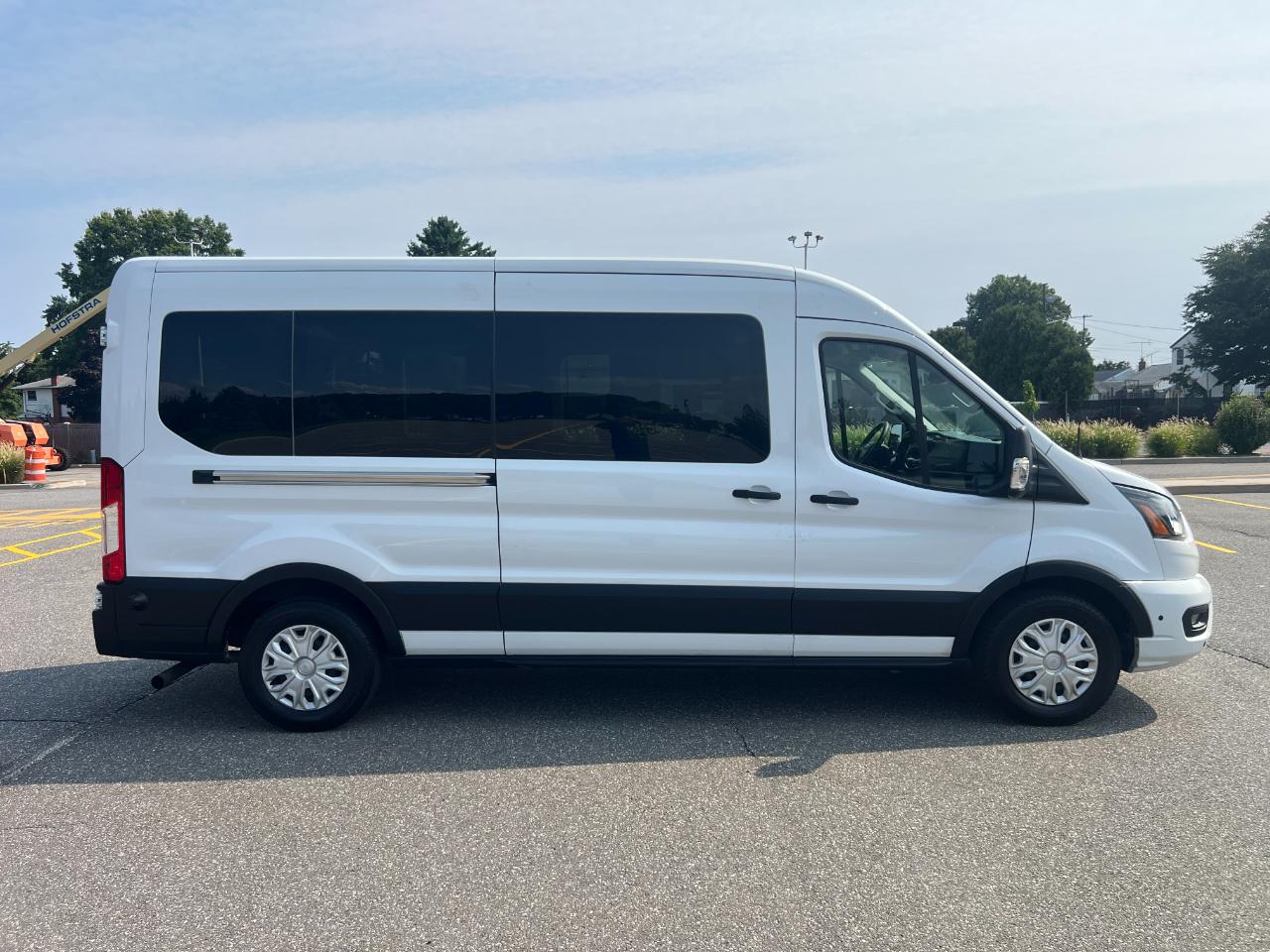 Ford Transit 350 Wagon Med. Roof XL w/Sliding Pass. 148-in. WB 2024