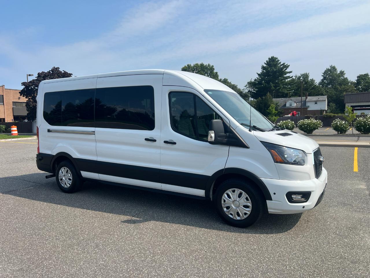 Ford Transit 350 Wagon Med. Roof XL w/Sliding Pass. 148-in. WB 2024