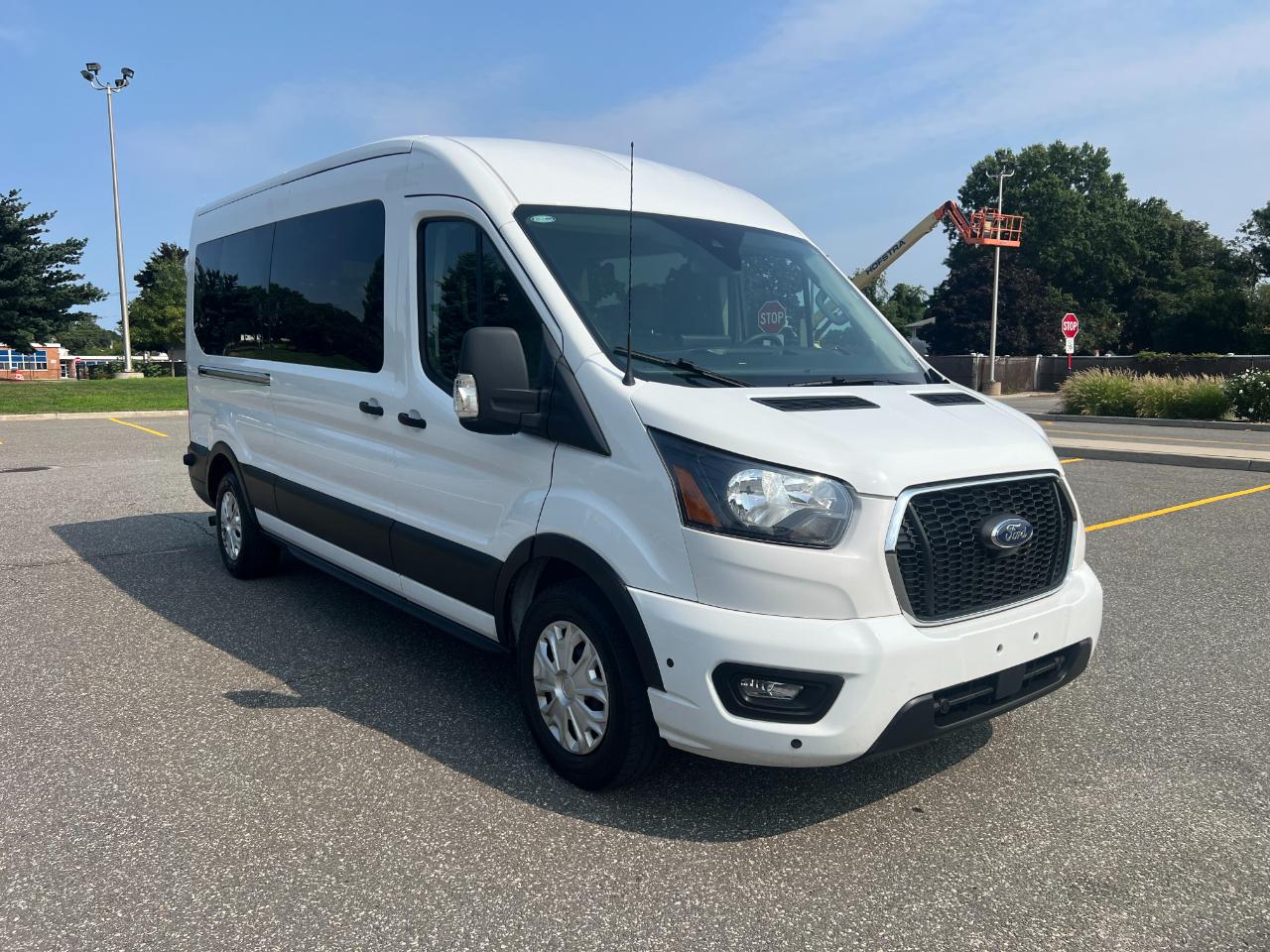 Ford Transit 350 Wagon Med. Roof XL w/Sliding Pass. 148-in. WB 2024