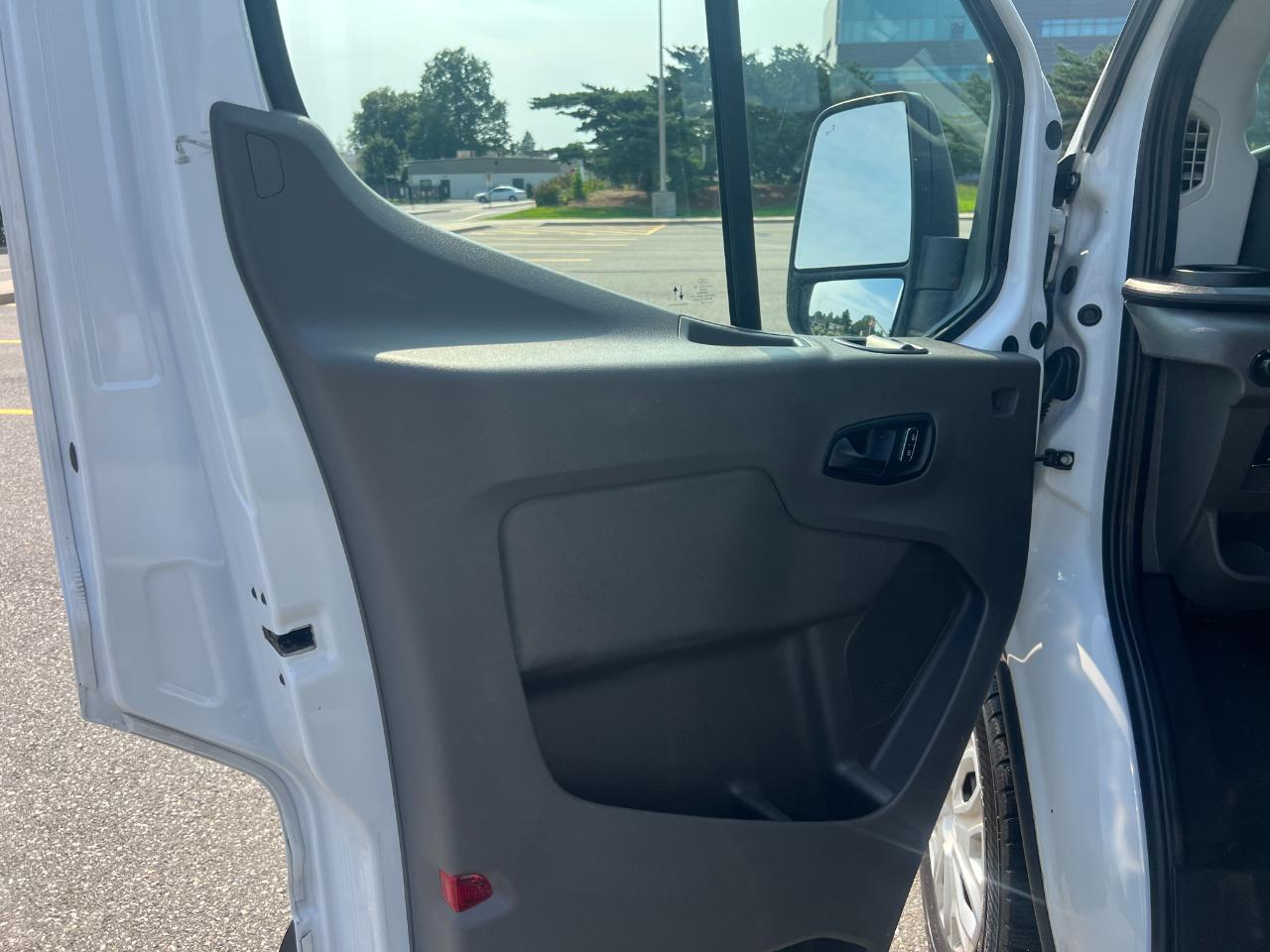 Ford Transit 350 Wagon Med. Roof XL w/Sliding Pass. 148-in. WB 2024