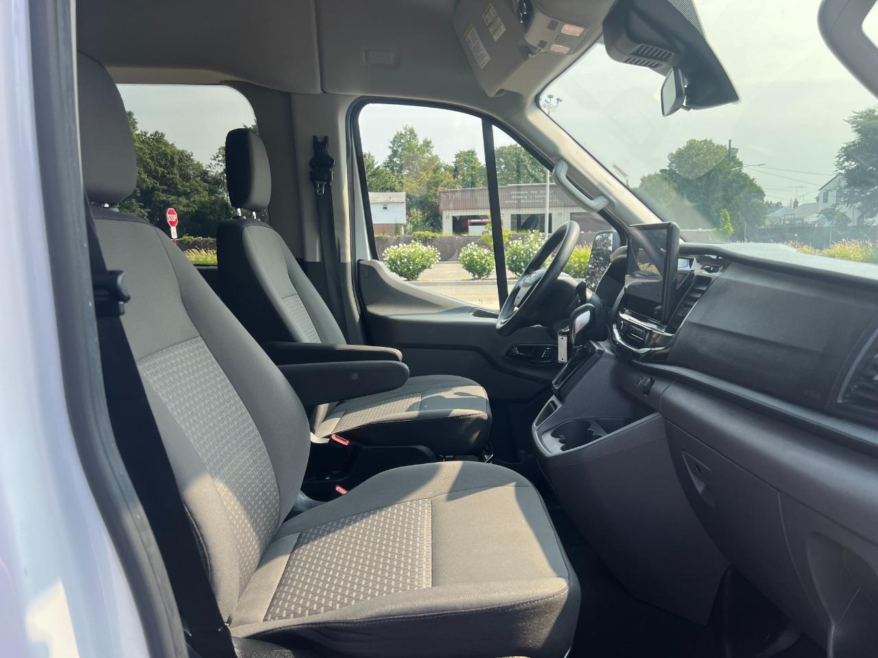 Ford Transit 350 Wagon Med. Roof XL w/Sliding Pass. 148-in. WB 2024