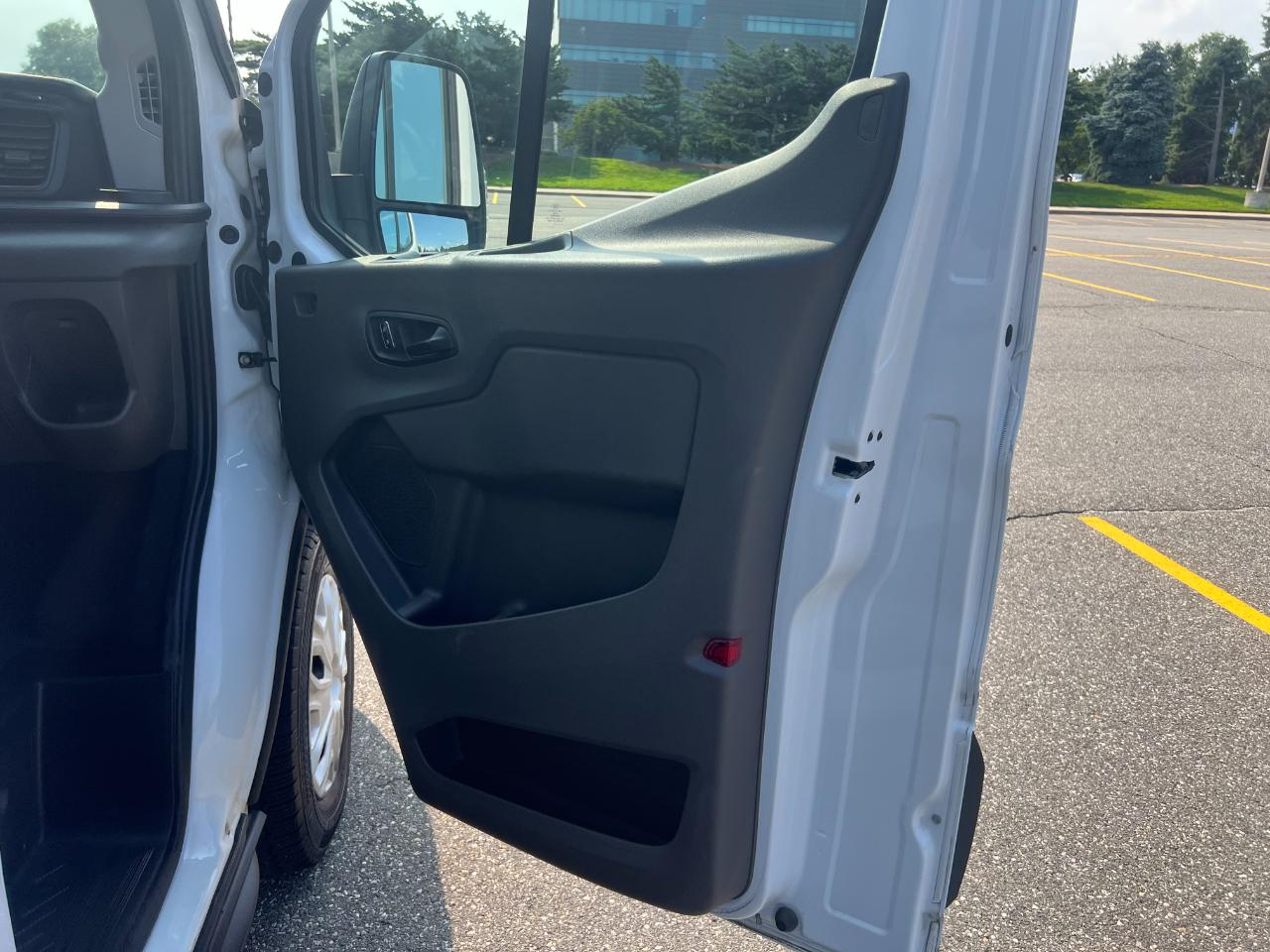 Ford Transit 350 Wagon Med. Roof XL w/Sliding Pass. 148-in. WB 2024