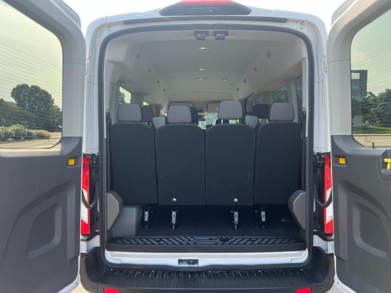 Ford Transit 350 Wagon Med. Roof XL w/Sliding Pass. 148-in. WB 2024