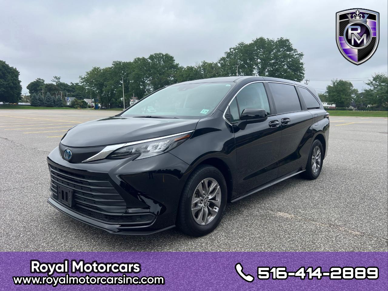 Toyota Sienna LE 8-Passenger 2024