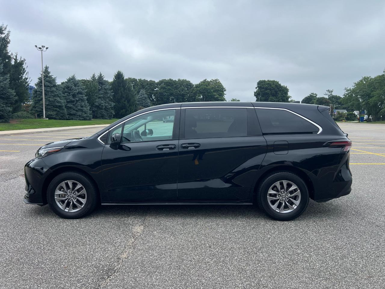 Toyota Sienna LE 8-Passenger 2024