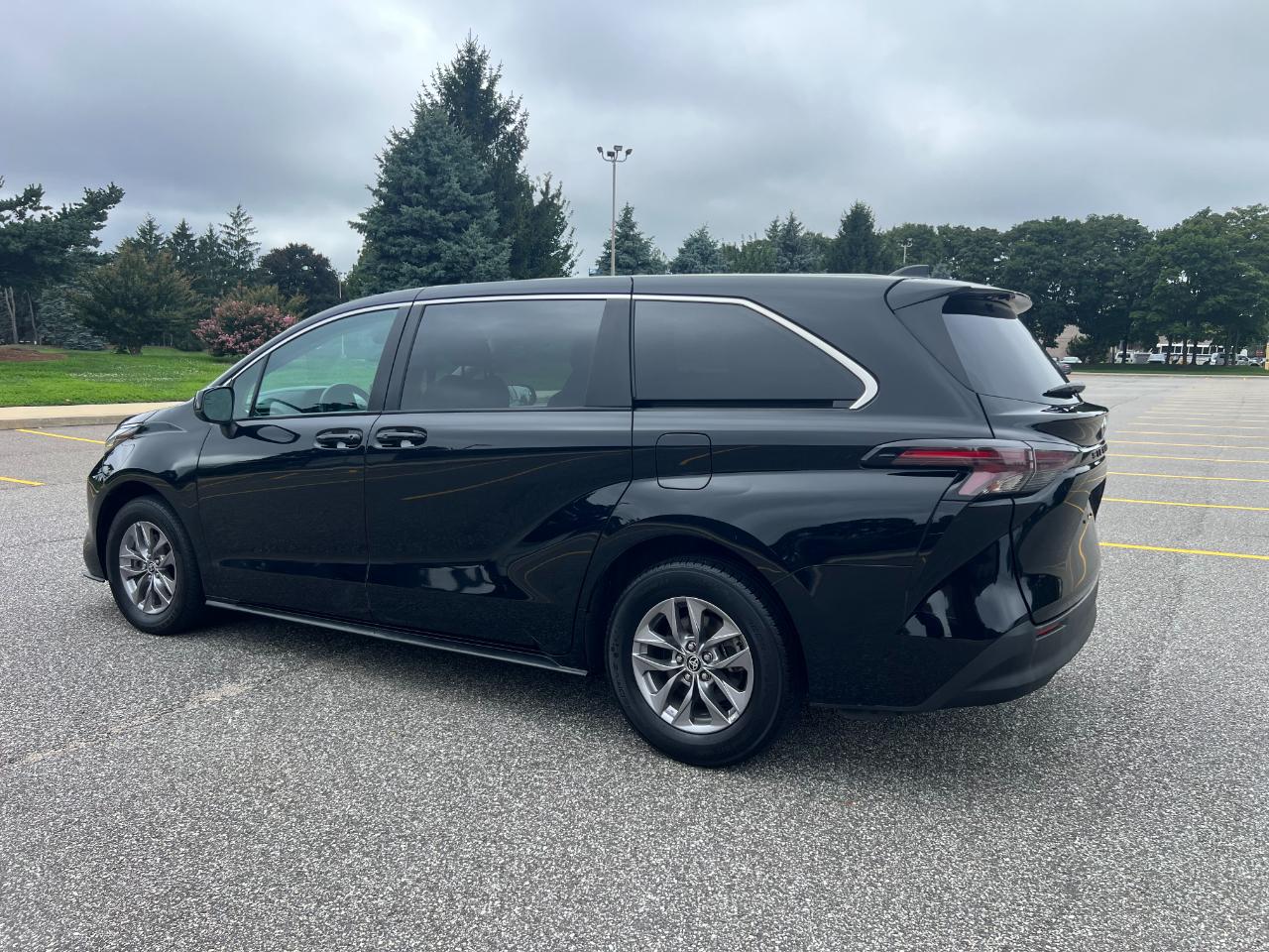 Toyota Sienna LE 8-Passenger 2024