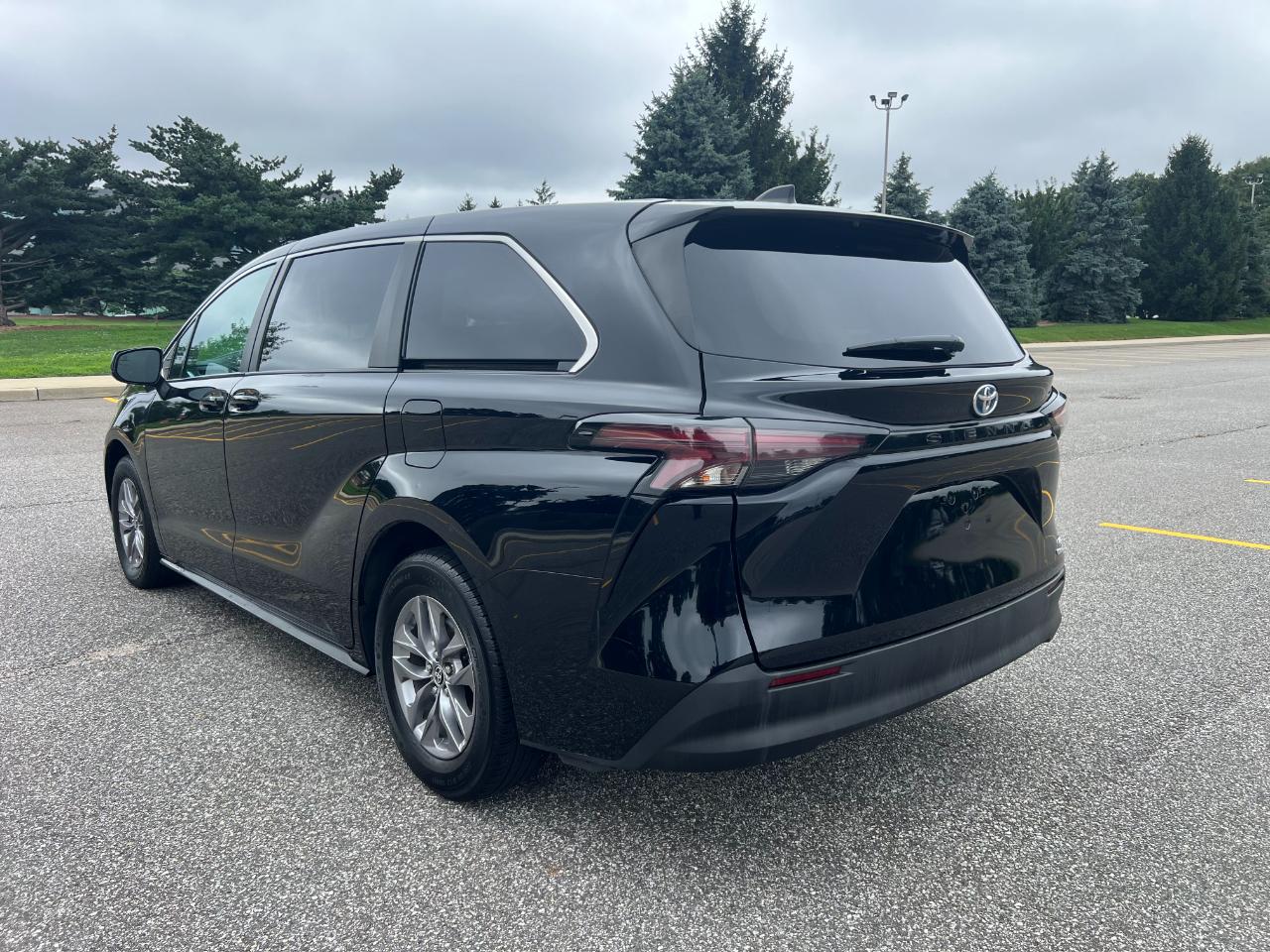 Toyota Sienna LE 8-Passenger 2024