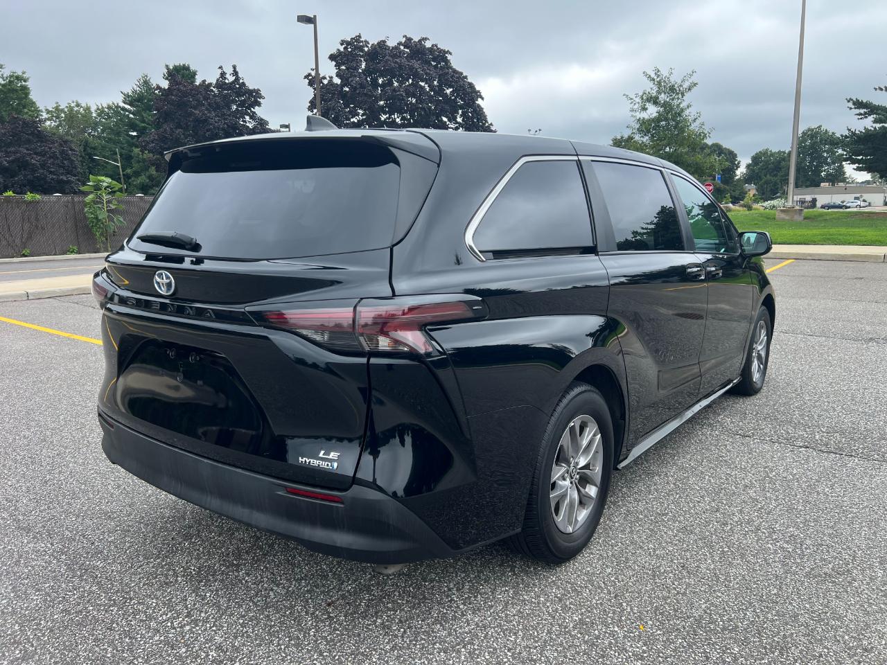 Toyota Sienna LE 8-Passenger 2024