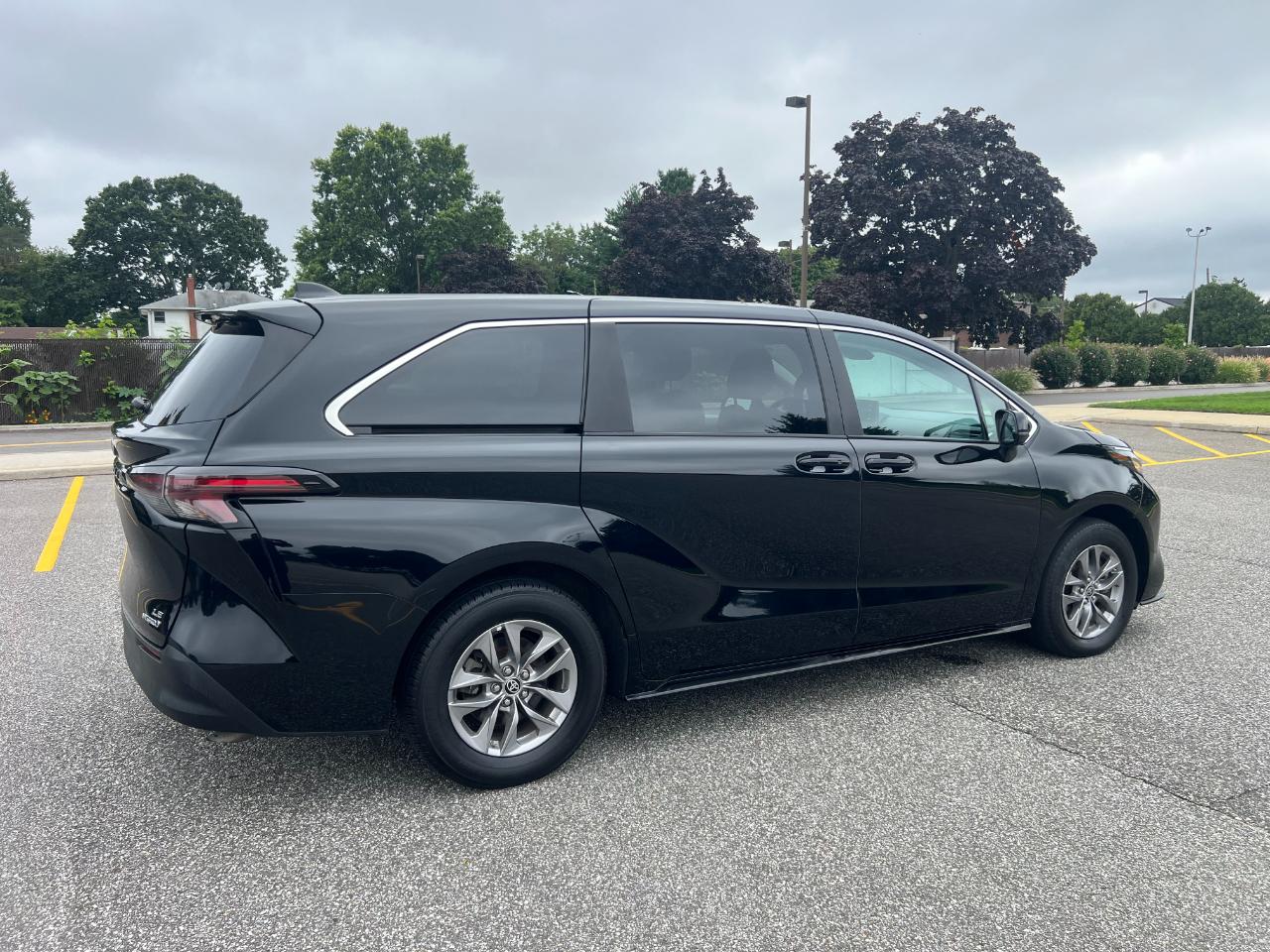 Toyota Sienna LE 8-Passenger 2024