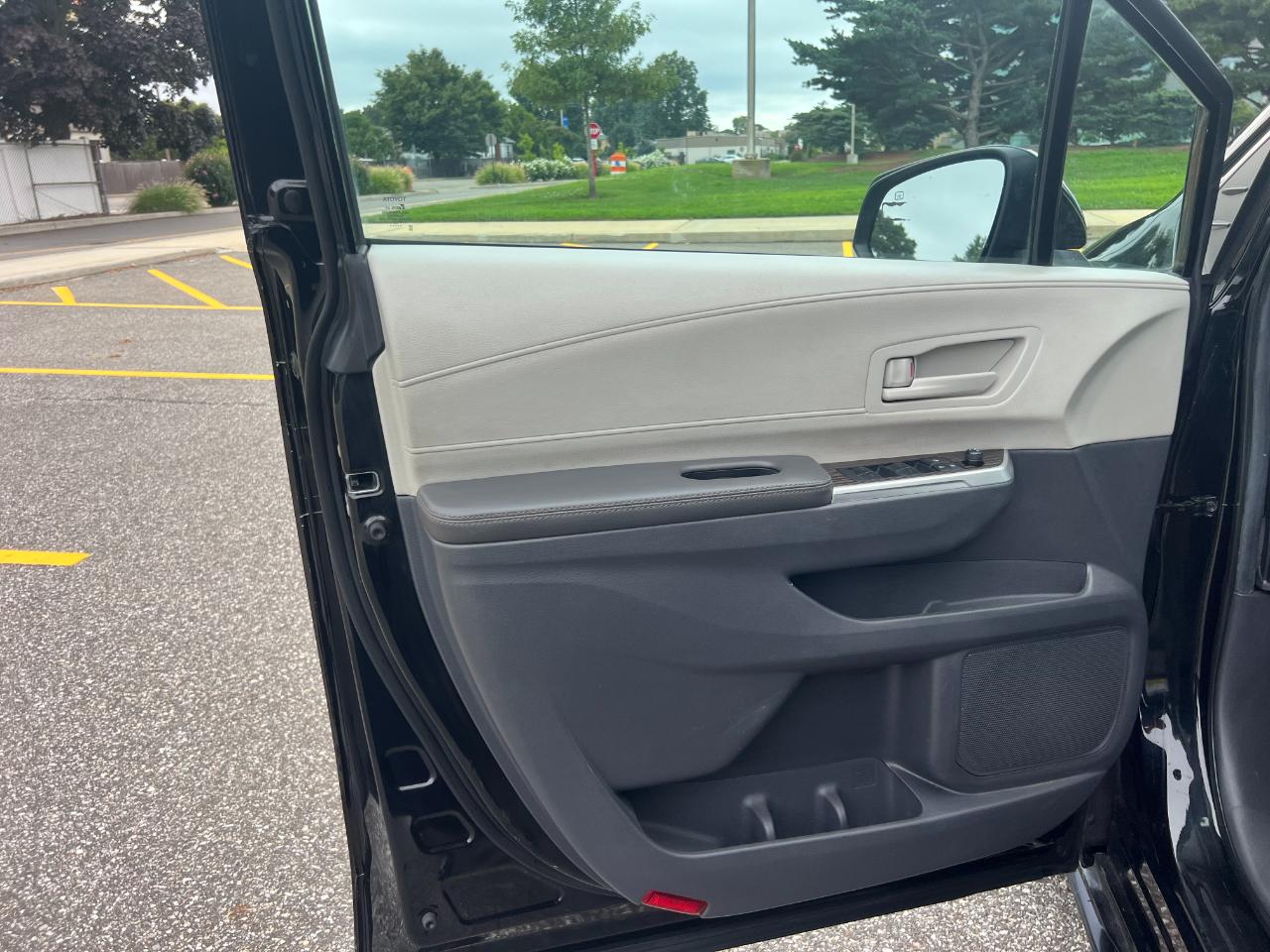 Toyota Sienna LE 8-Passenger 2024