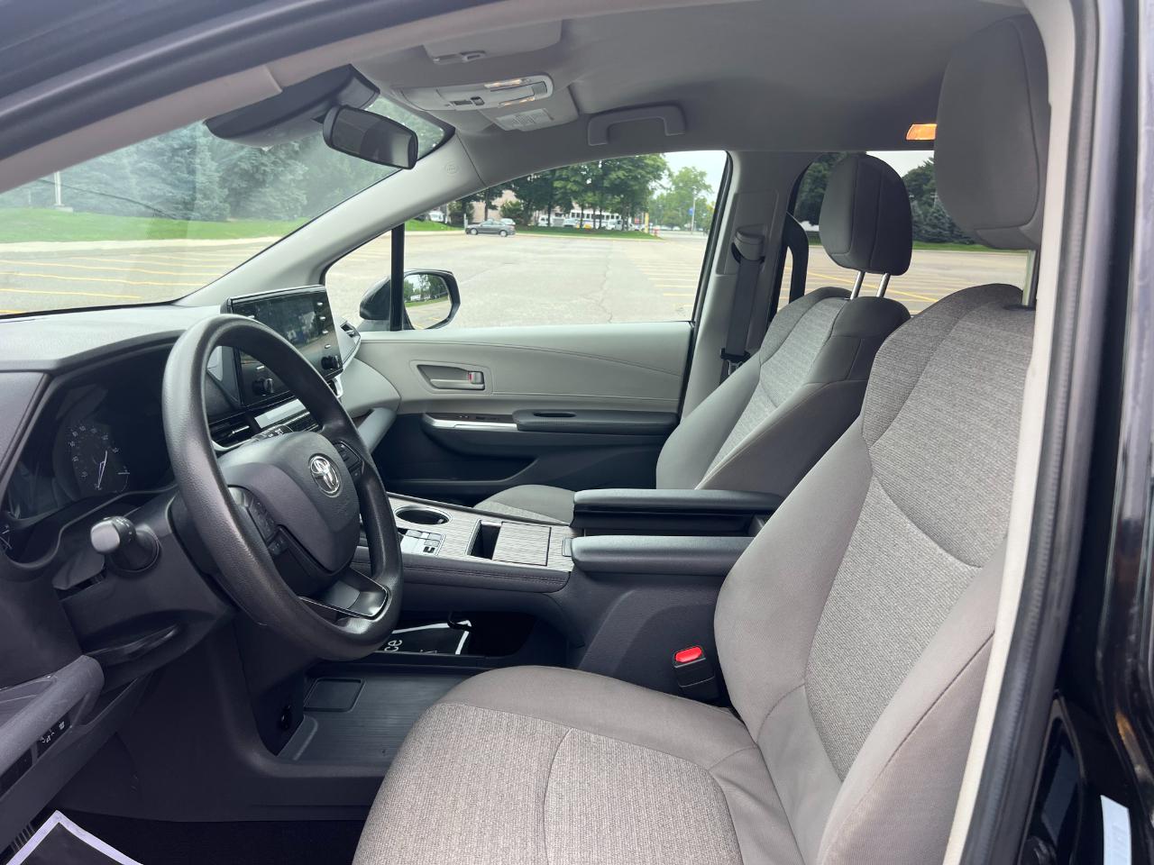 Toyota Sienna LE 8-Passenger 2024