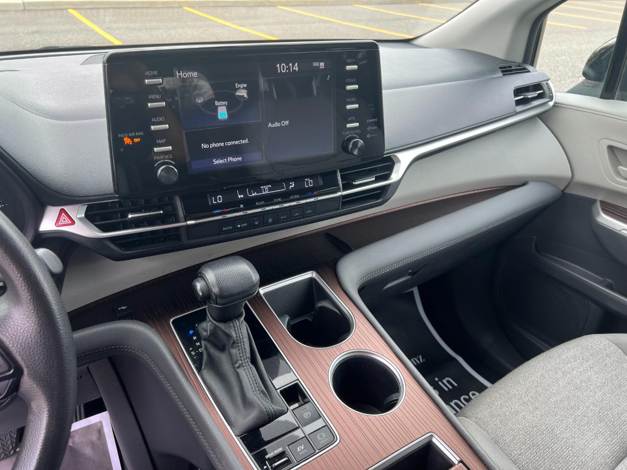 Toyota Sienna LE 8-Passenger 2024