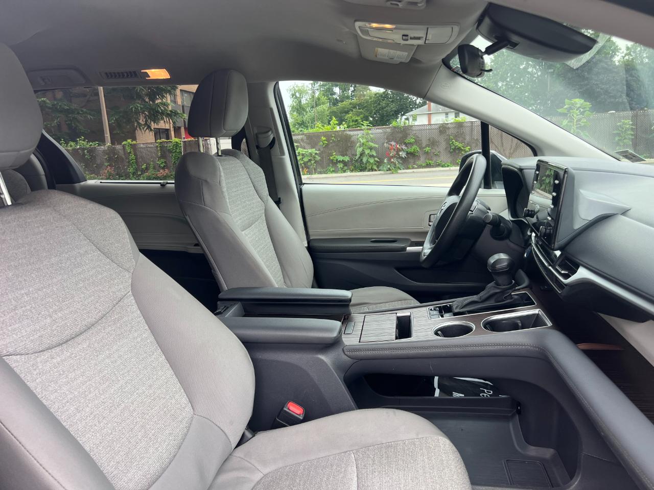Toyota Sienna LE 8-Passenger 2024
