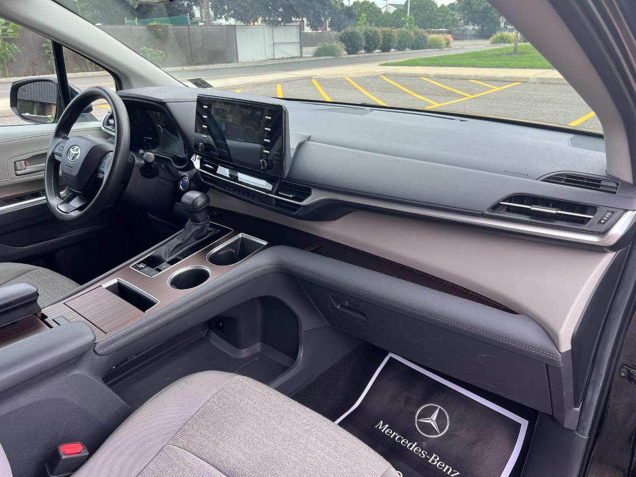 Toyota Sienna LE 8-Passenger 2024