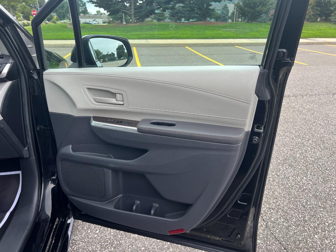 Toyota Sienna LE 8-Passenger 2024