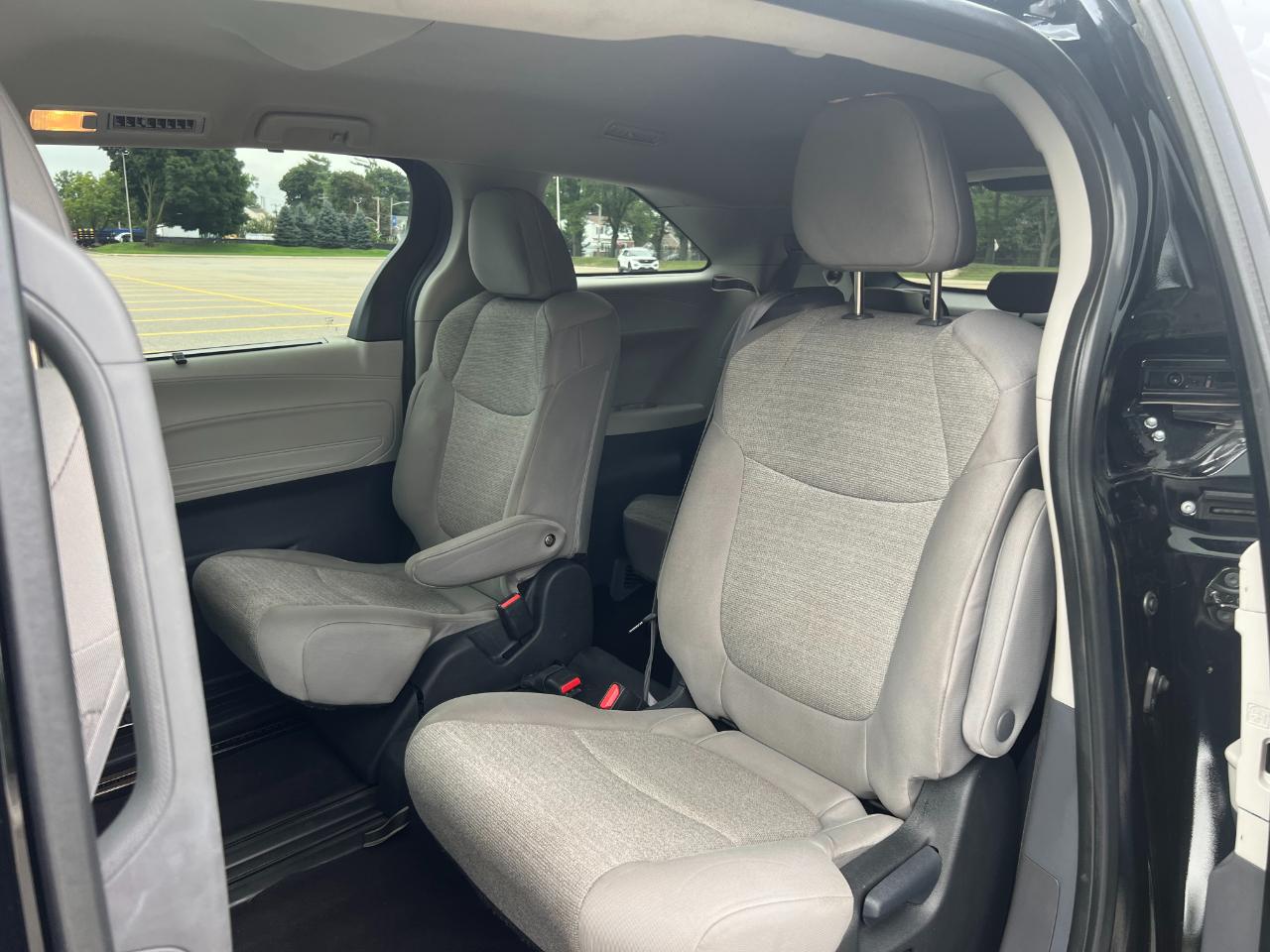 Toyota Sienna LE 8-Passenger 2024