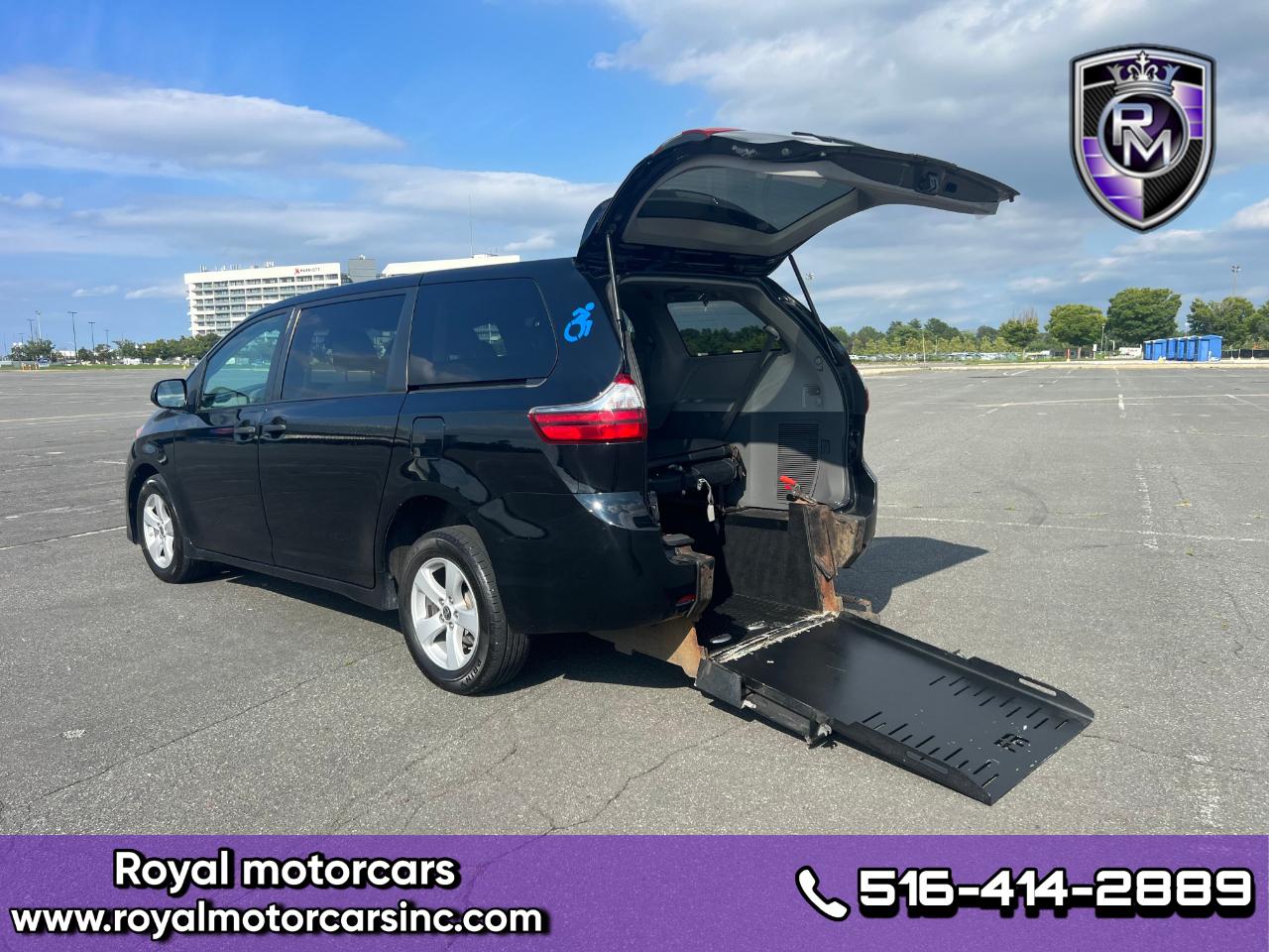 Toyota Sienna LE 7-Passenger Mobility 2020
