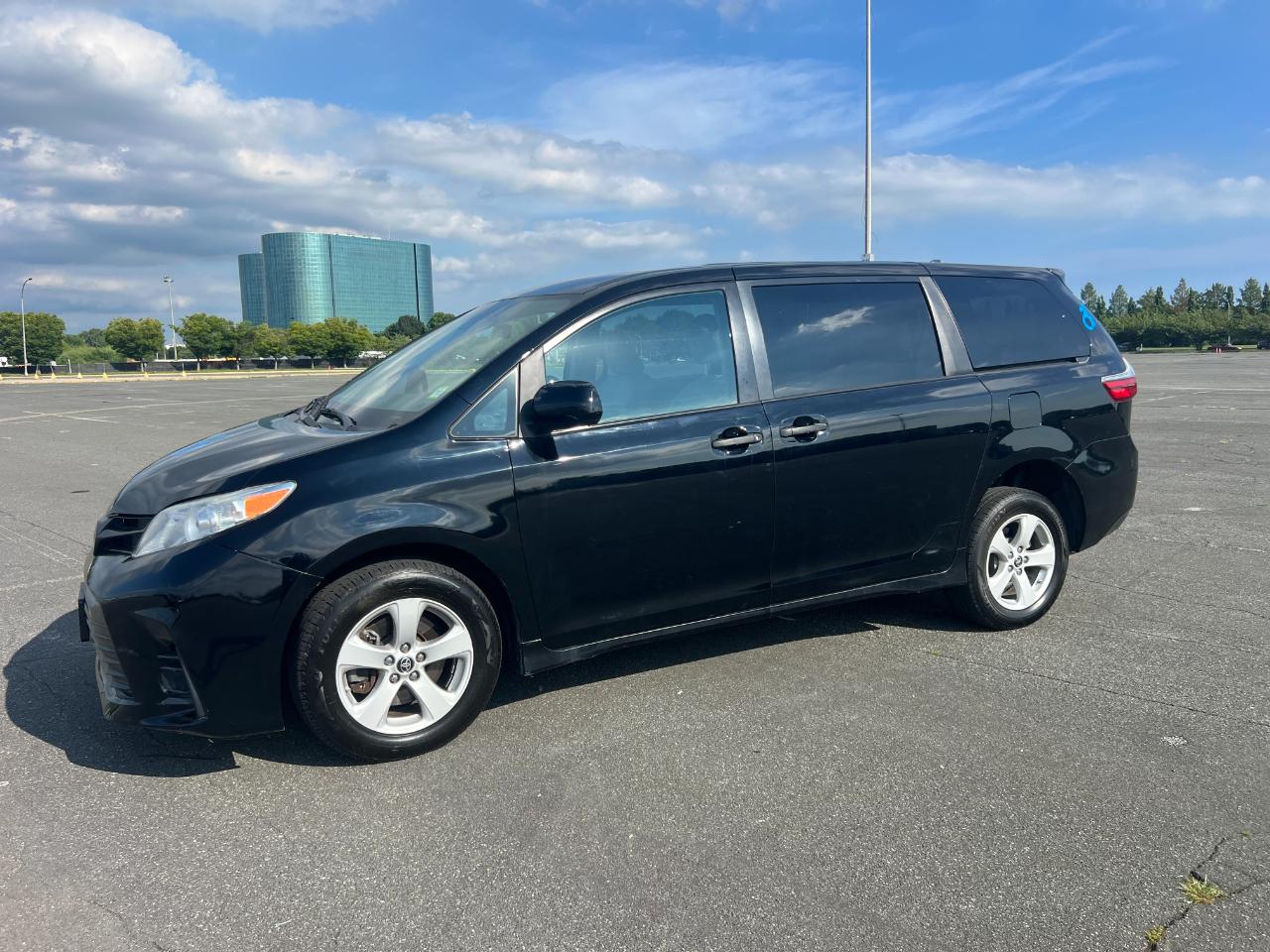 Toyota Sienna LE 7-Passenger Mobility 2020